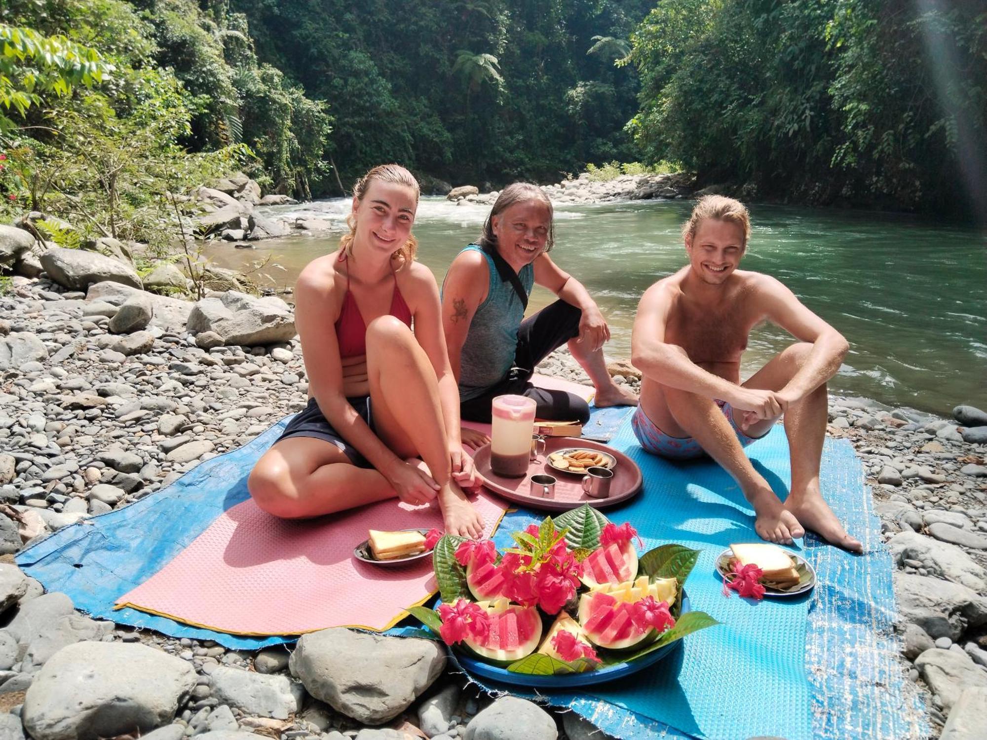 Jhony'S Backpacker-Guest House Only Stay Here Book Treking With Us Bukit Lawang Exterior foto