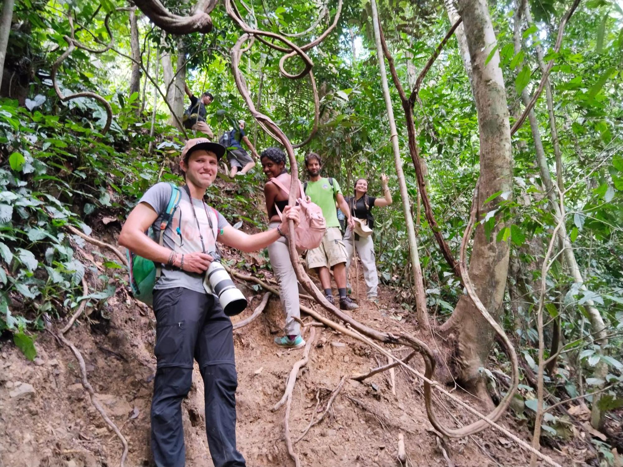 Jhony'S Backpacker-Guest House Only Stay Here Book Treking With Us Bukit Lawang Exterior foto
